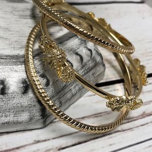 NWT Mudpie Gold Seahorse Bangle Bracelet Set